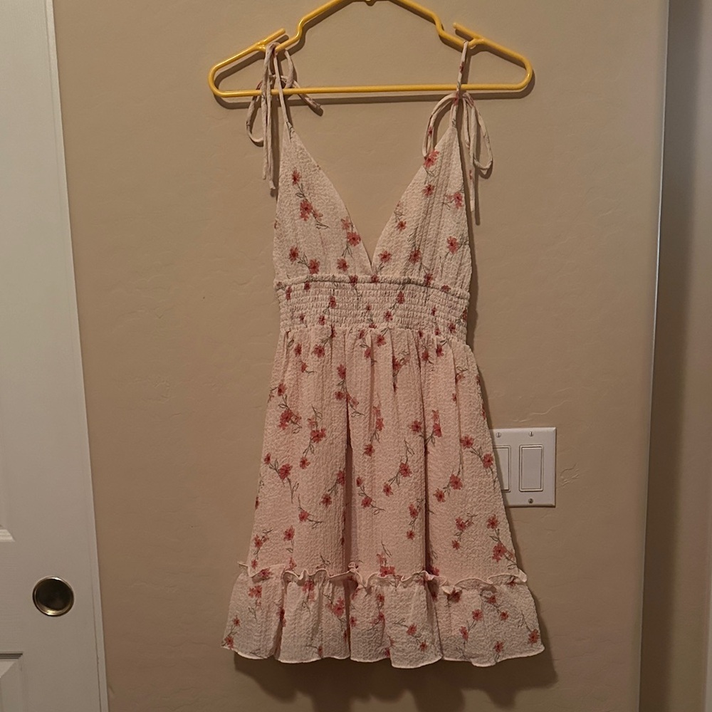 Chic Floral Tie-Strap Dress